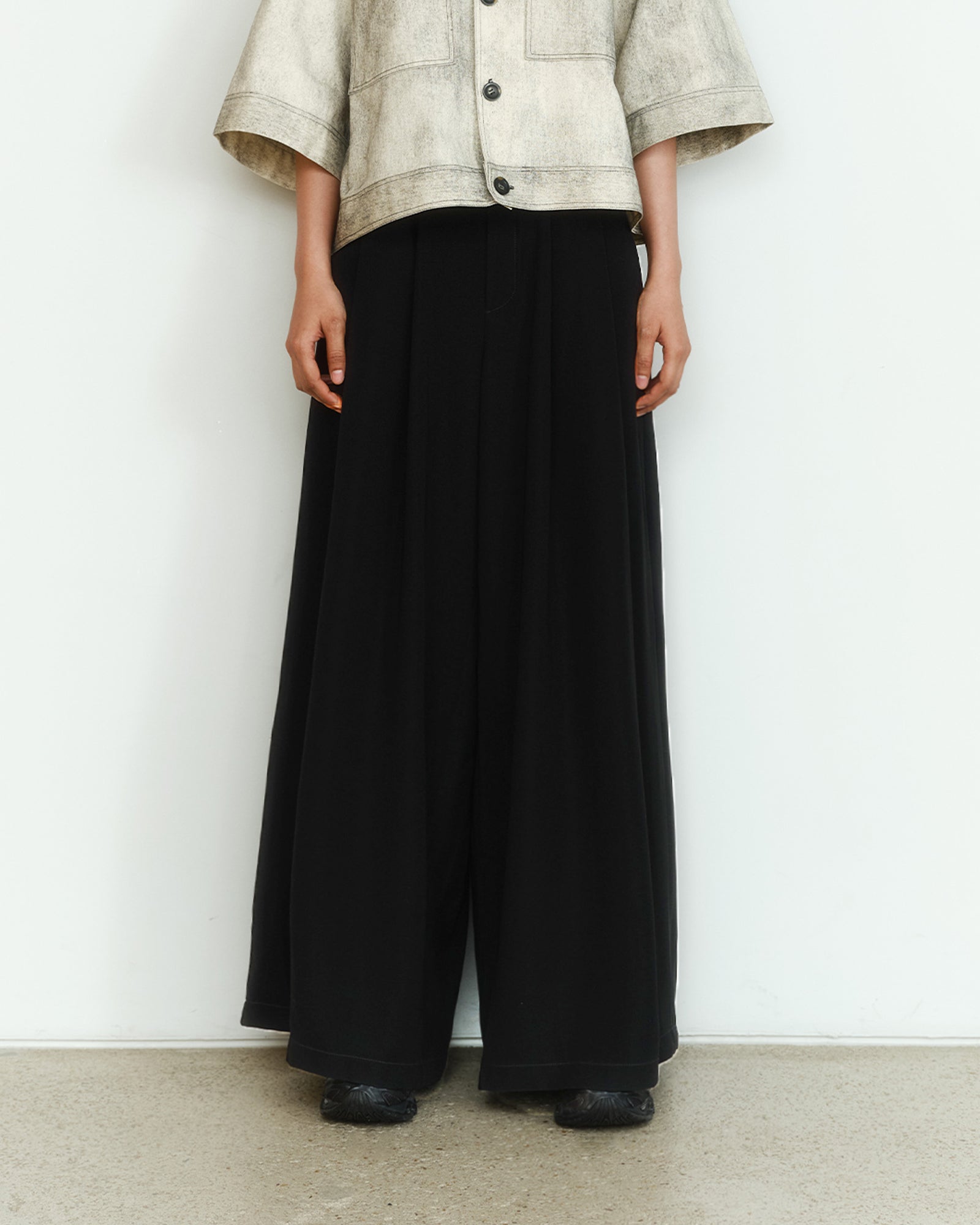 BLACK WIDE LEG SLACKS