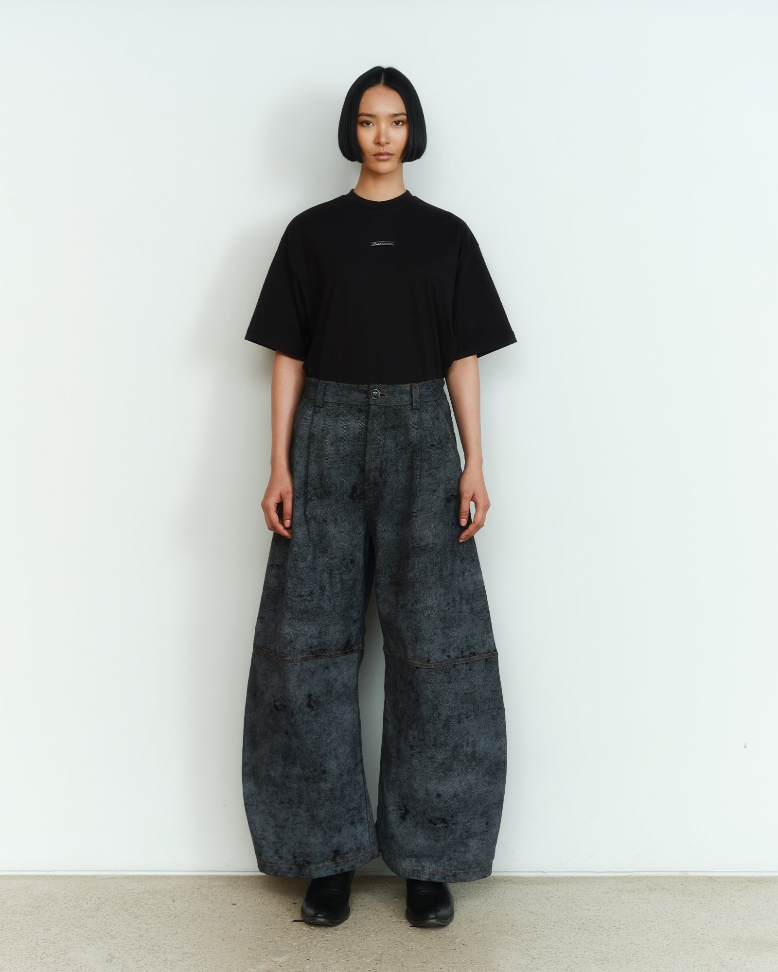 PAINTED DENIM CURVED PANTS