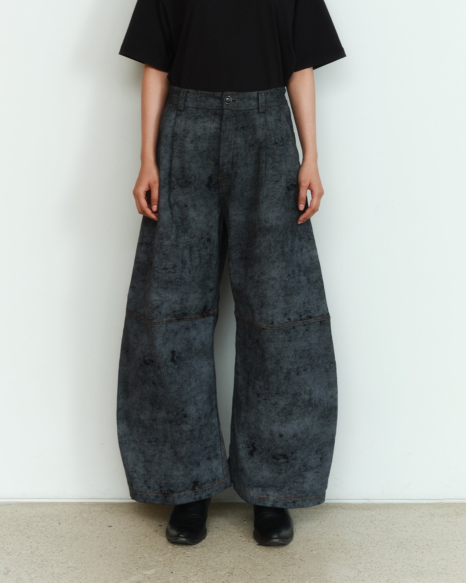 PAINTED DENIM CURVED PANTS
