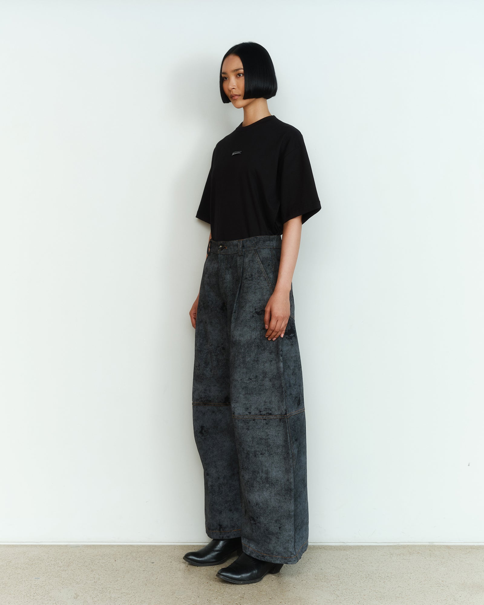 PAINTED DENIM CURVED PANTS