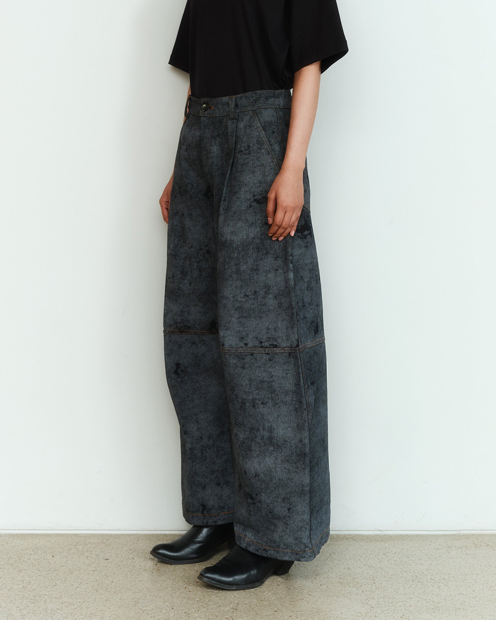 PAINTED DENIM CURVED PANTS
