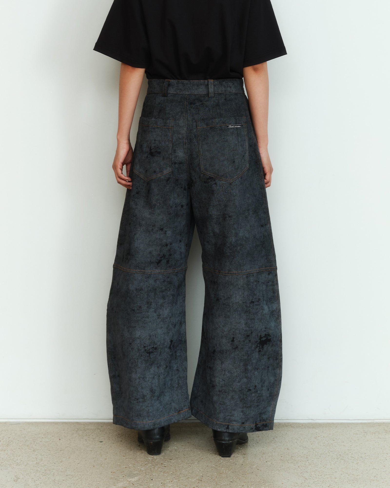 PAINTED DENIM CURVED PANTS