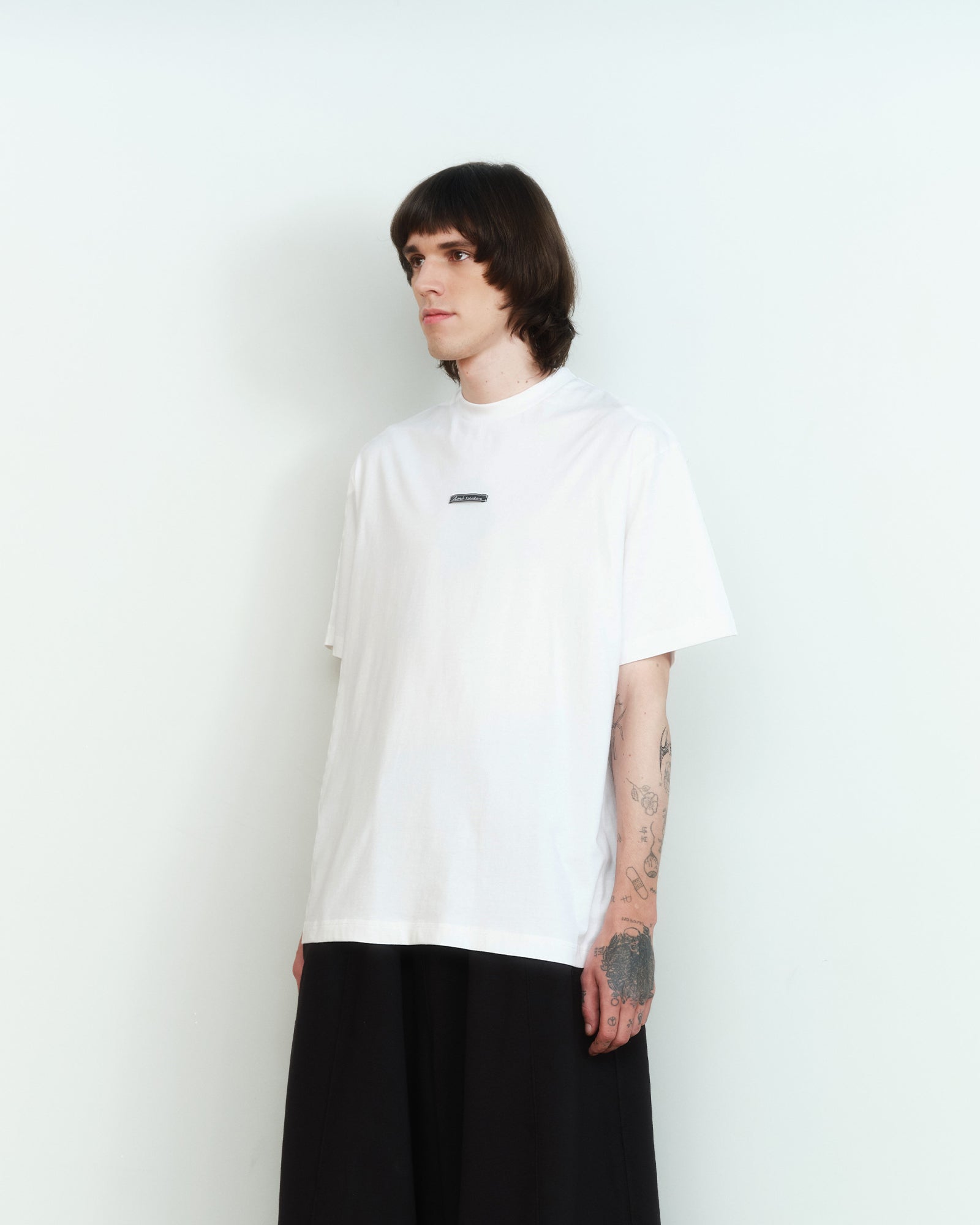 WHITE CREW NECK TEE