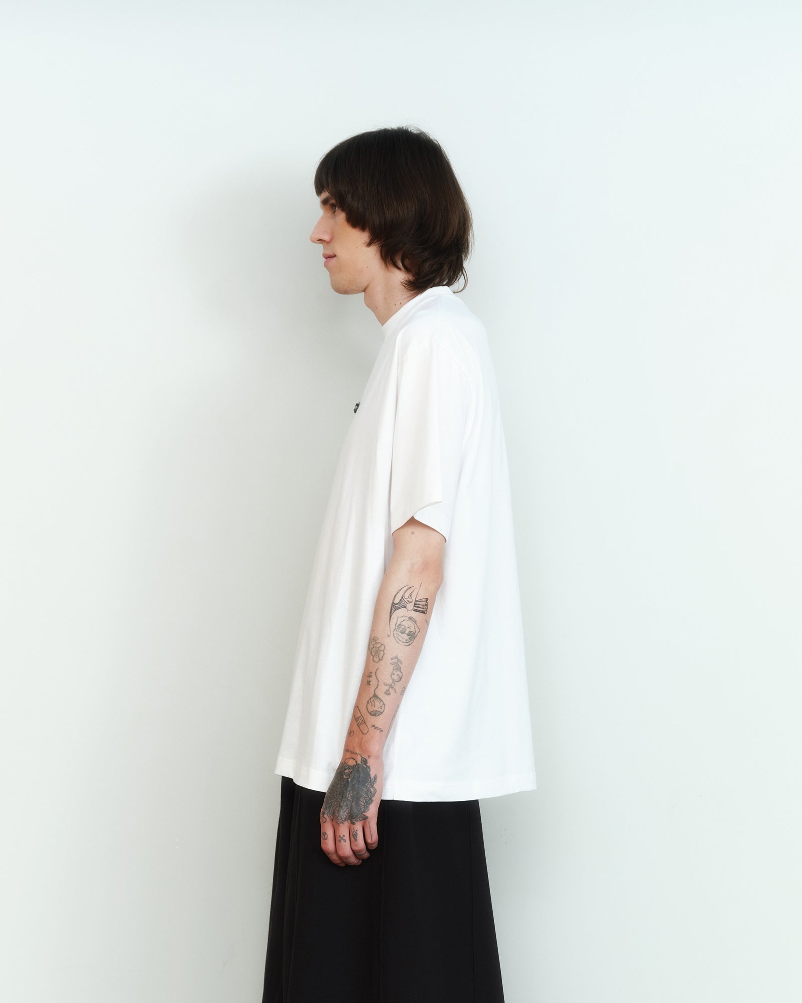 WHITE CREW NECK TEE