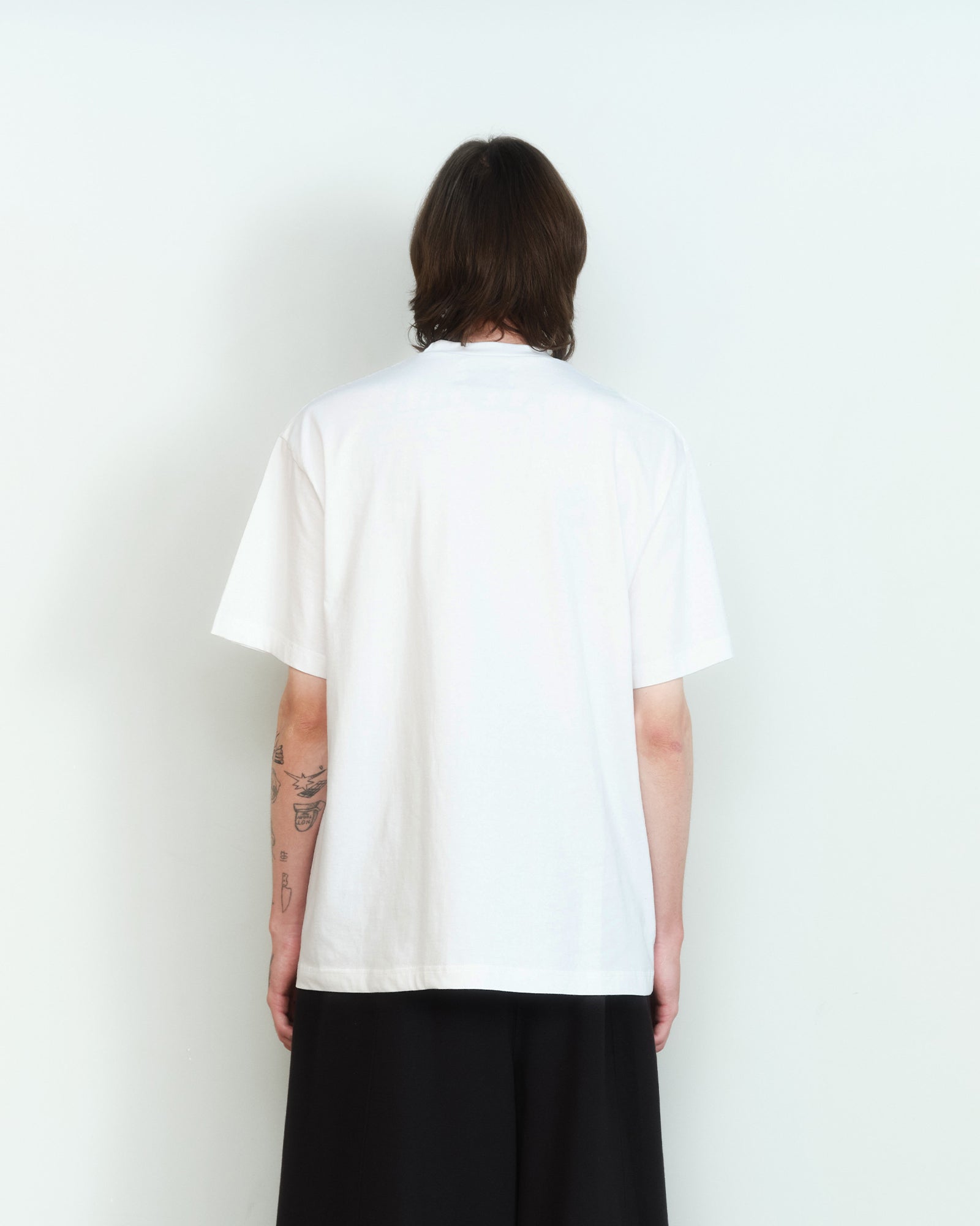 WHITE CREW NECK TEE