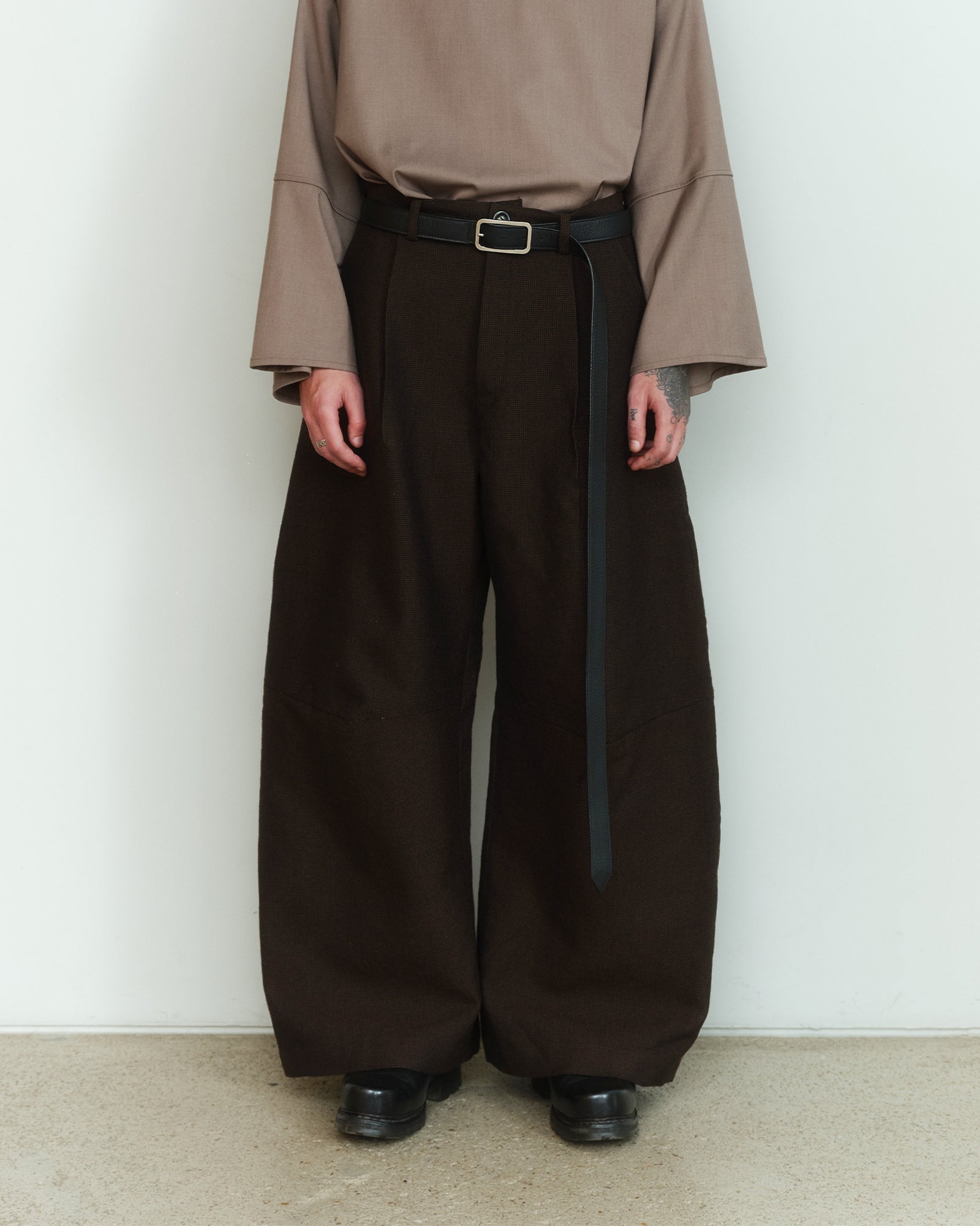 WOOL CURVED PANTS