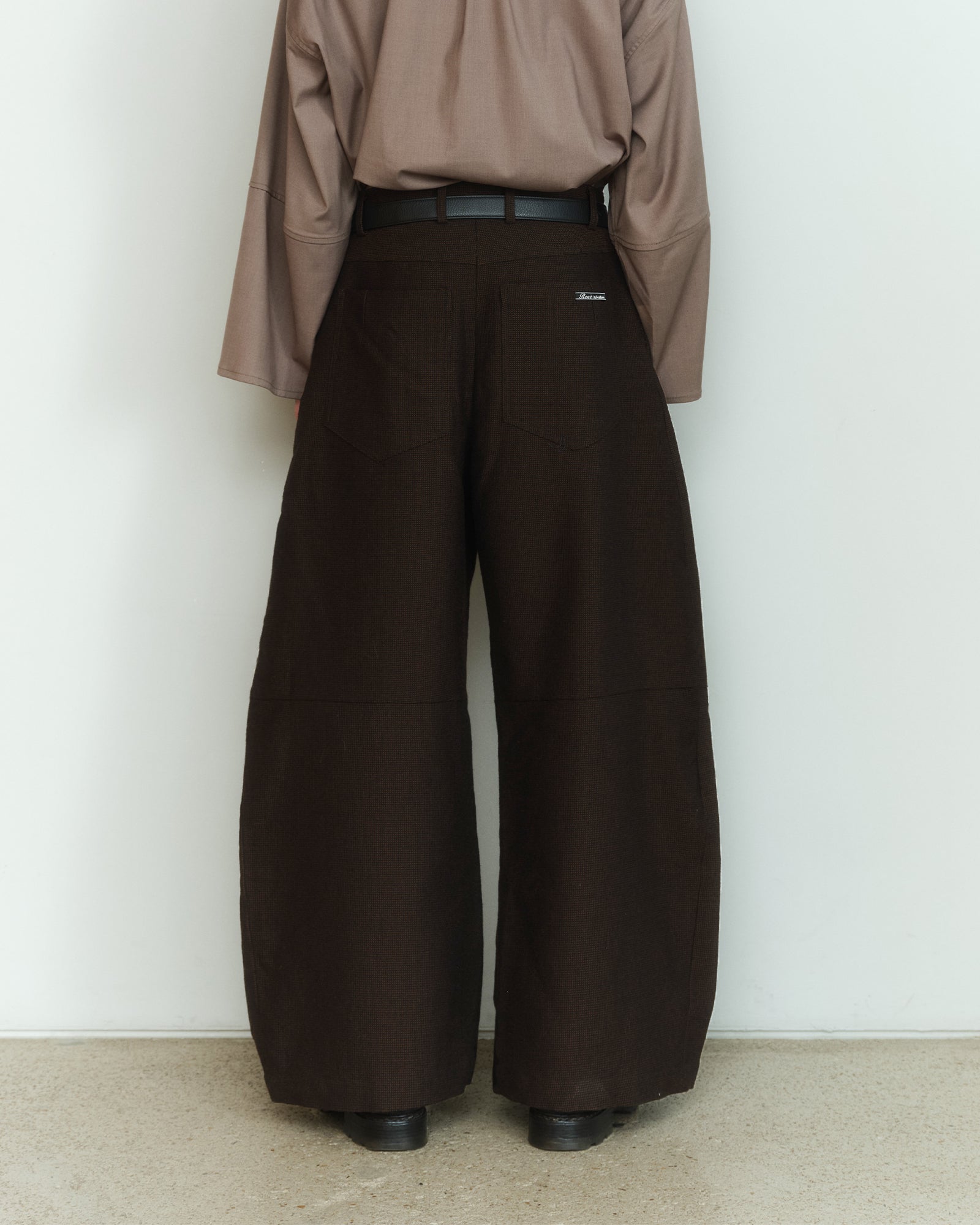 WOOL CURVED PANTS