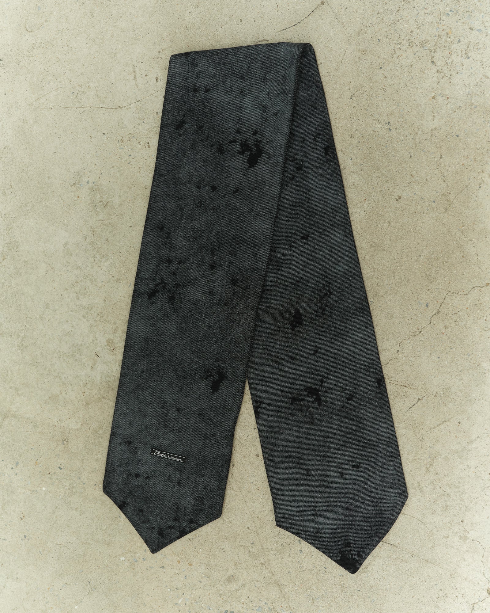 DARK SMOKE PAINTED NECKTIE SCARF